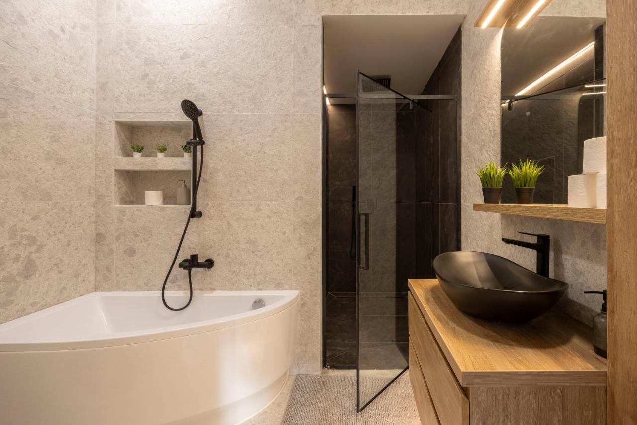 Luxurious & Spacious Central Residence With Balcony Будапеща Екстериор снимка